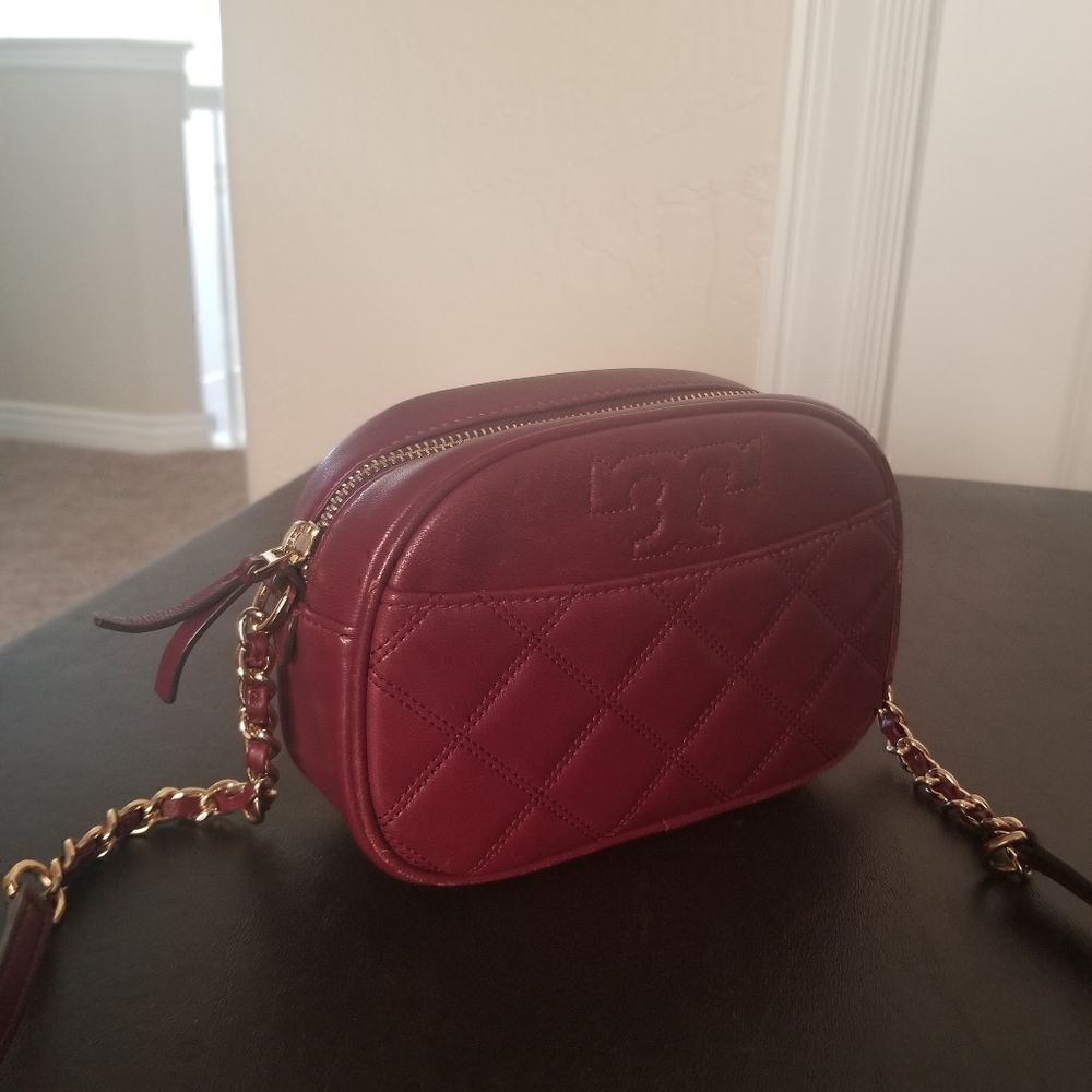 Tory Burch Quilt Crossbody - Picture 3 of 8